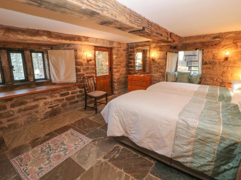 Wyndell Cruck Cottage - image 19