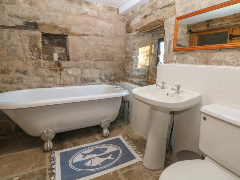 Wyndell Cruck Cottage - image 21