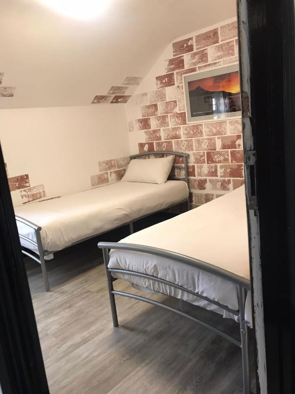 Standard Twin Room image 2