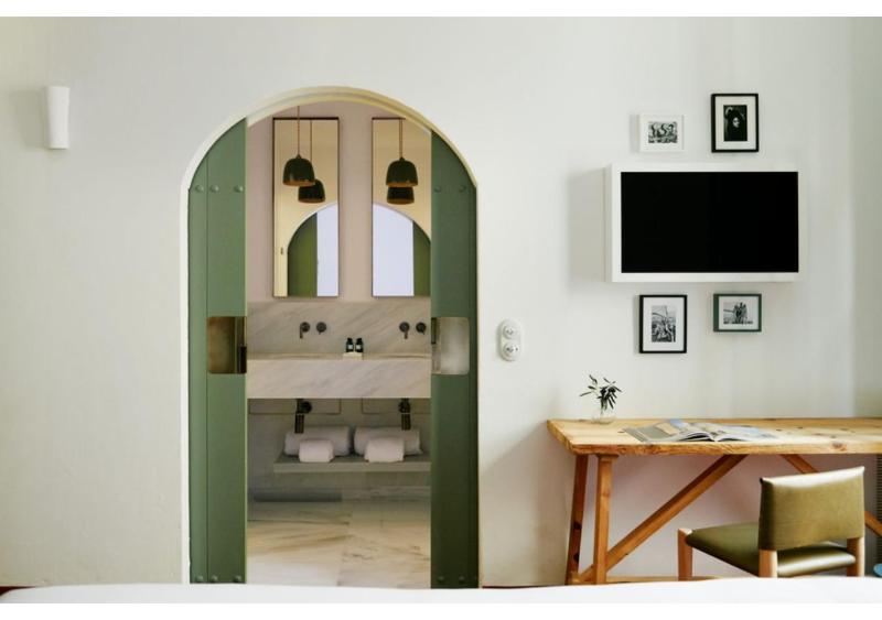 Double Room with Spa Access image 3