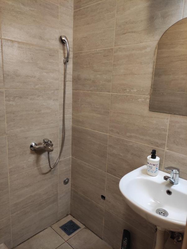 Economy Triple Room image 4
