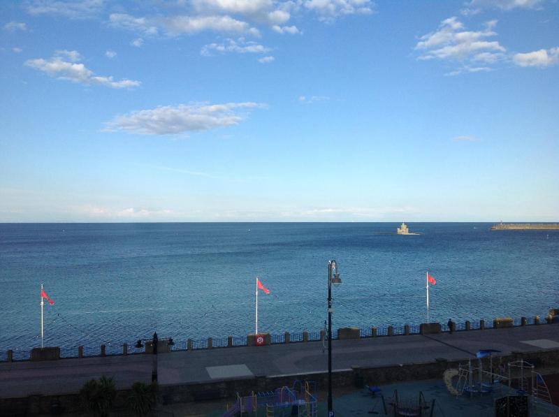 Standard Twin Room with Sea View image 4