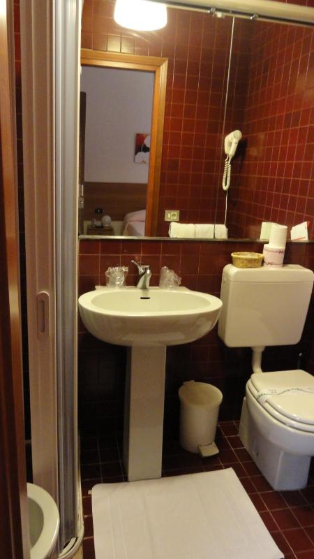 Economy Double Room image 2