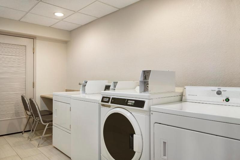 Holiday Inn Express and Suites Sarasota East By IHG - image 32