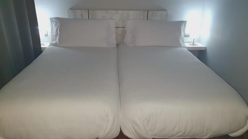 Twin Room image 2