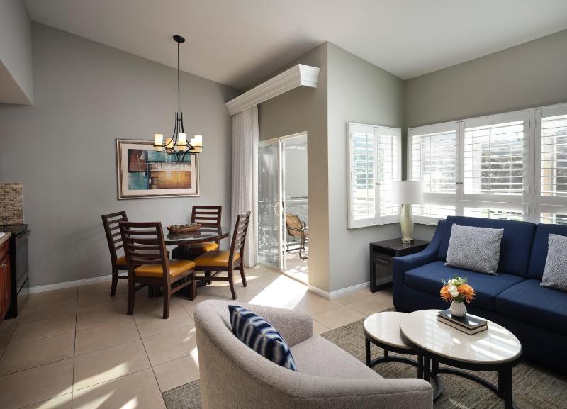 One-Bedroom Suite image 4