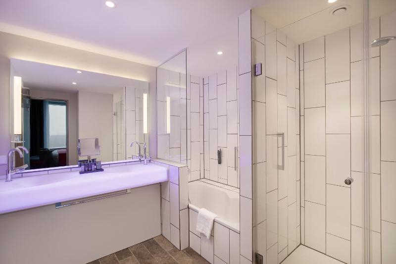 One-Bedroom King Suite with Sofa Bed image 1