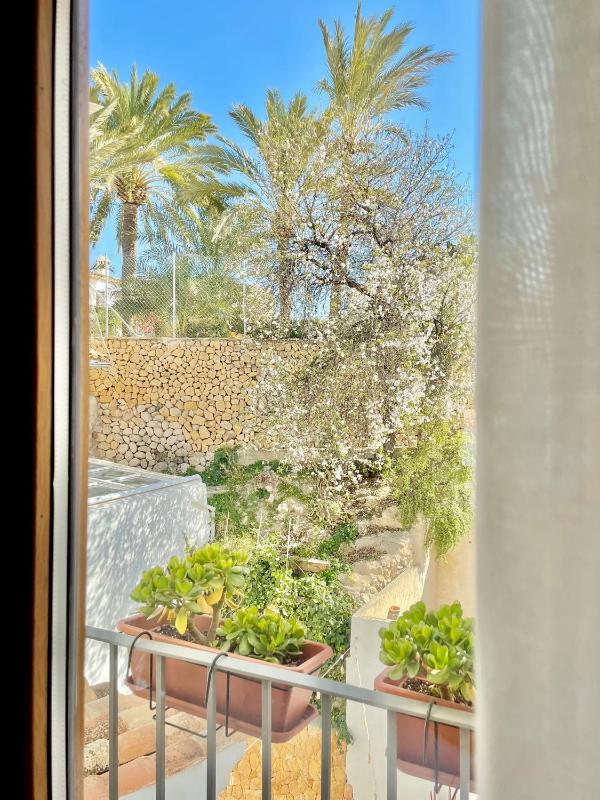 Deluxe Double Room with Balcony image 4