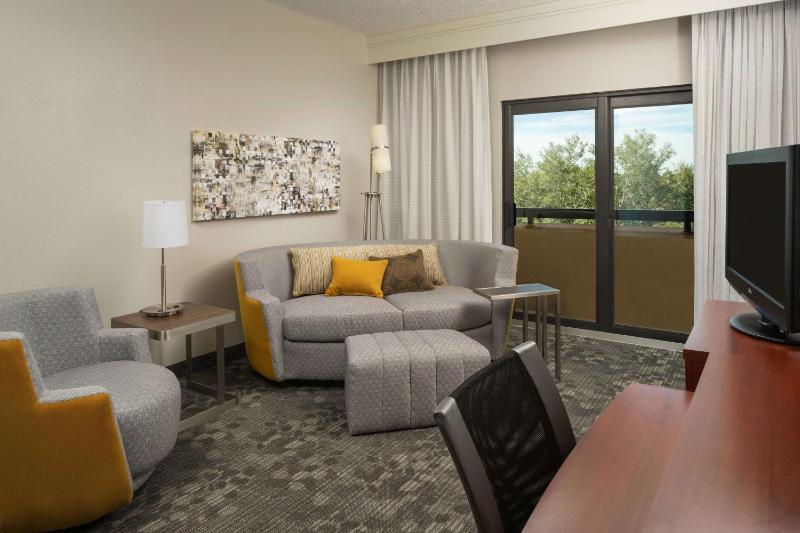 One-Bedroom King Suite - Non-Smoking image 3