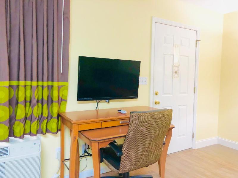 Two Room Suite with Queen and Twin plus Sofa Bed image 4