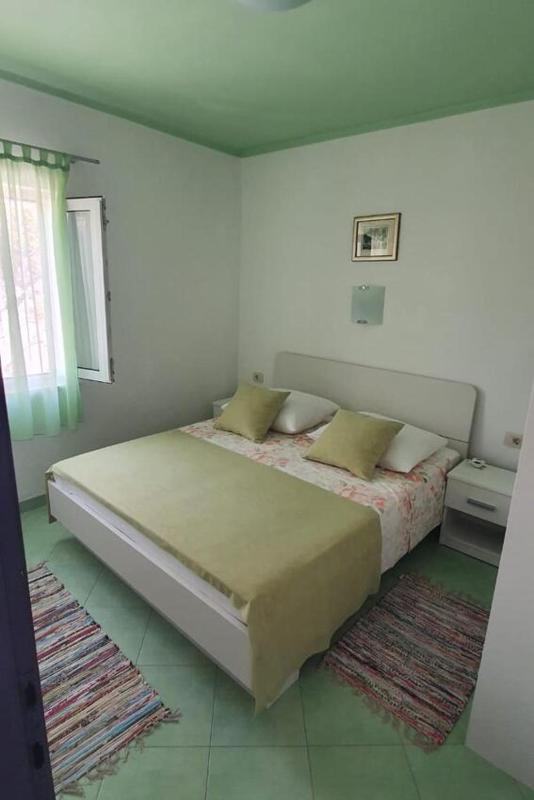 One-Bedroom Apartment image 1
