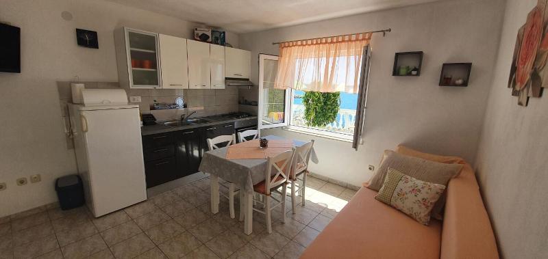 One-Bedroom Apartment image 3
