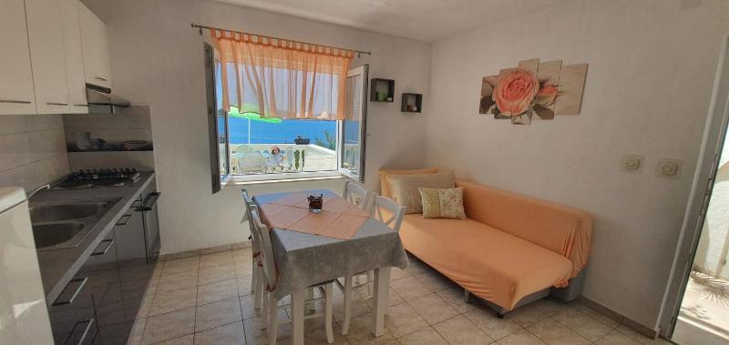 One-Bedroom Apartment image 2