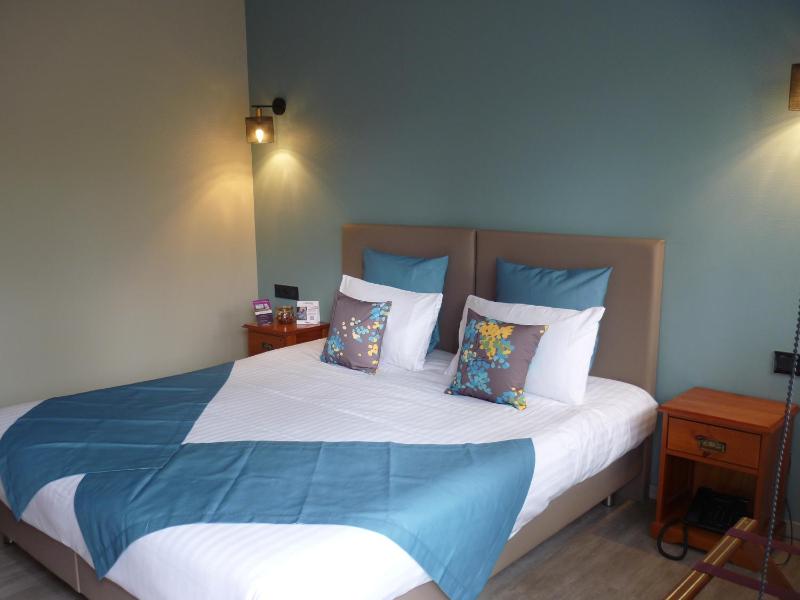 Double or Twin Room with Terrace image 3