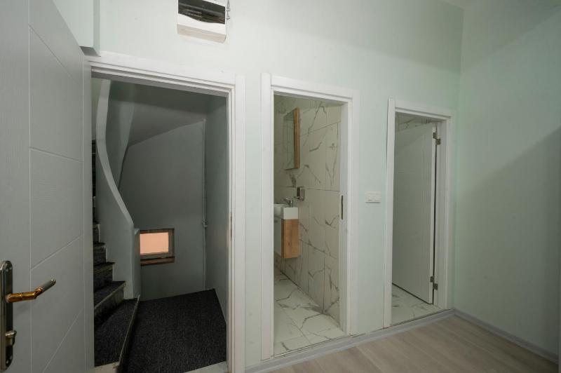 XALİLA HOSTEL & CAFE MEN's ROOM BEST IN ISTANBUL - image 6
