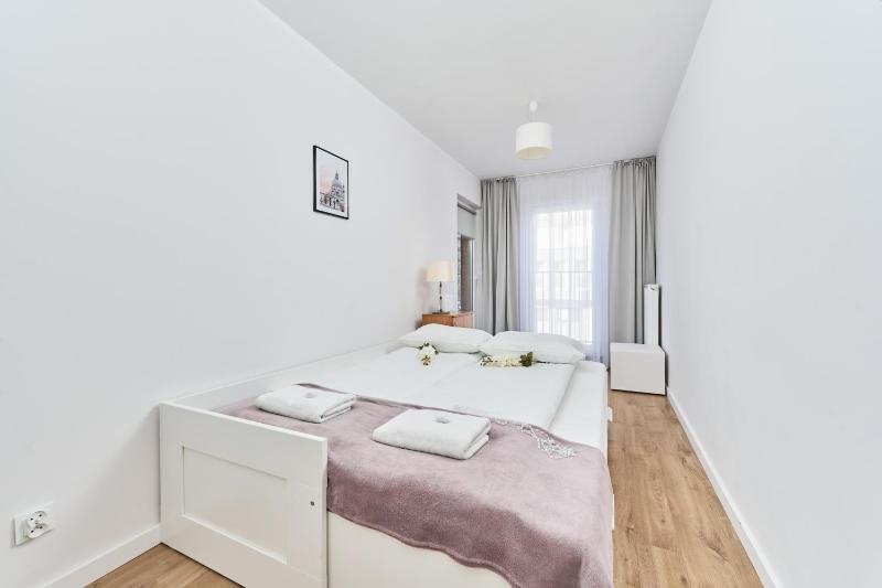 Apartments Dmowskiego Kępa Mieszczańska by Noclegi Renters - image 8