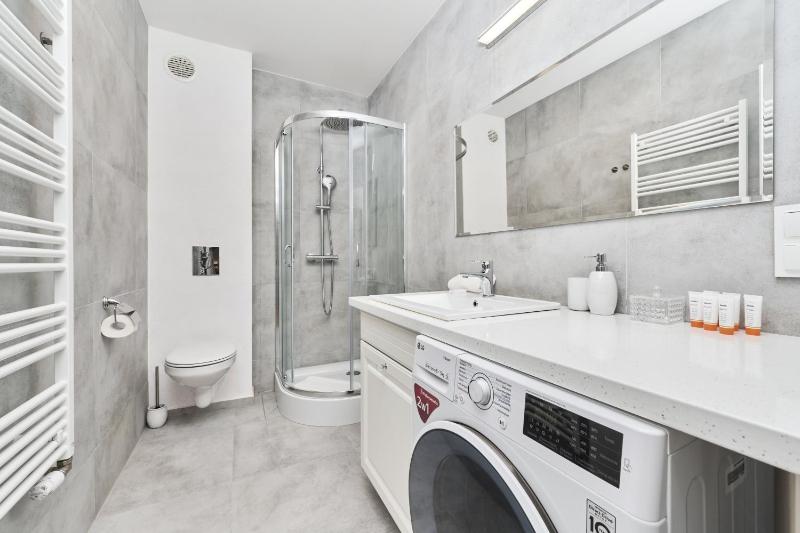 Apartments Dmowskiego Kępa Mieszczańska by Noclegi Renters - image 21