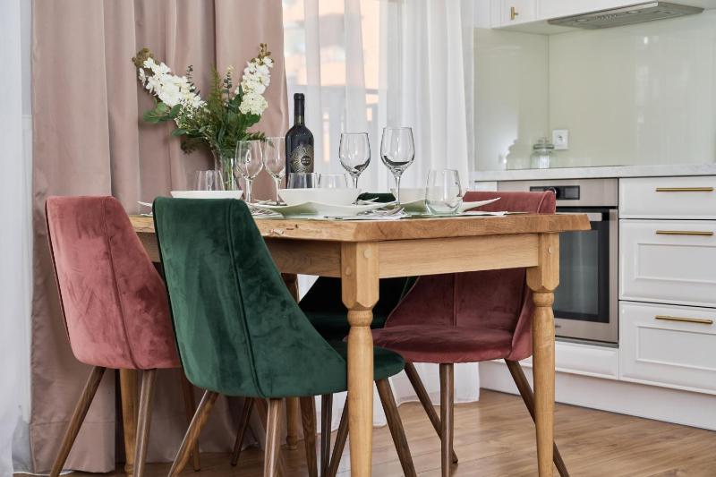 Apartments Dmowskiego Kępa Mieszczańska by Noclegi Renters - image 15