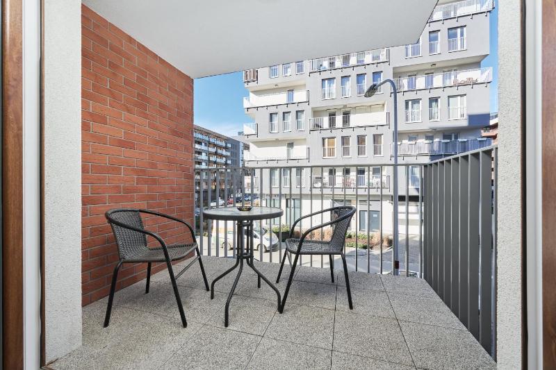 Apartments Dmowskiego Kępa Mieszczańska by Noclegi Renters - image 5