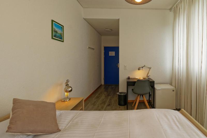 Single Room image 3