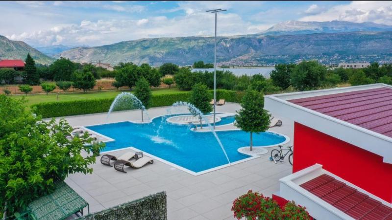 Deluxe Villa image 2