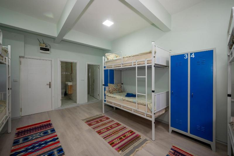 XALİLA HOSTEL & CAFE MEN's ROOM BEST IN ISTANBUL - image 2