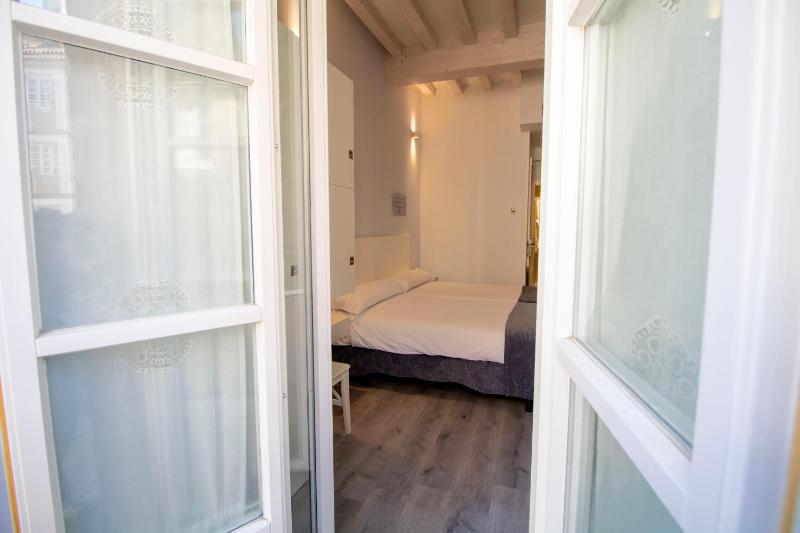 Double Room with Balcony image 1