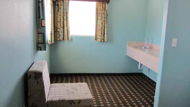 Deluxe Double Room with Side Sea View image 3