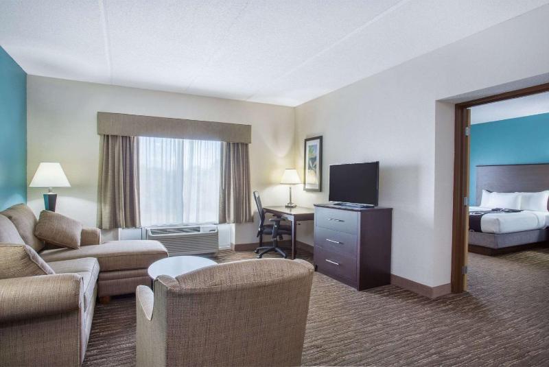 Comfort Inn & Suites Sarasota I75 - image 29