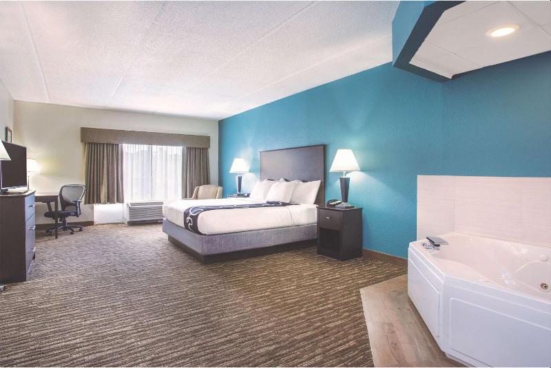 Comfort Inn & Suites Sarasota I75 - image 27