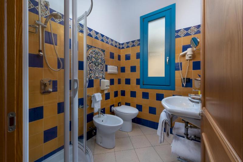Double or Twin Room image 4