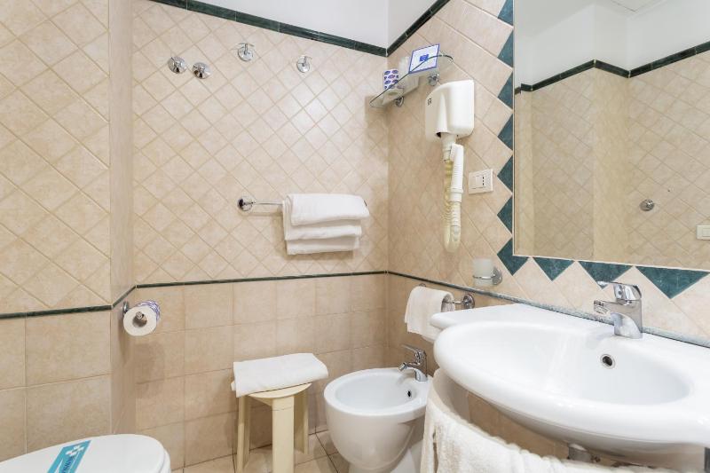 Small Double Room image 2