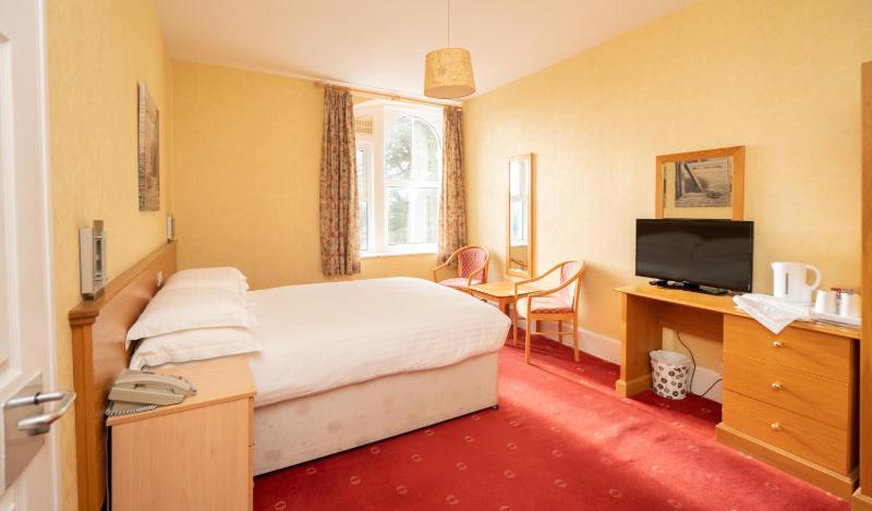 Basic Double Room image 3