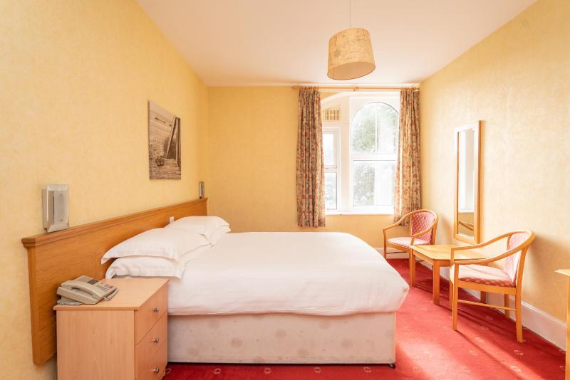 Basic Double Room image 1