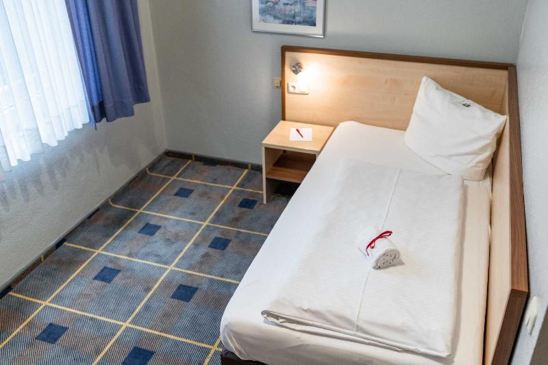 Easy Single Room image 3