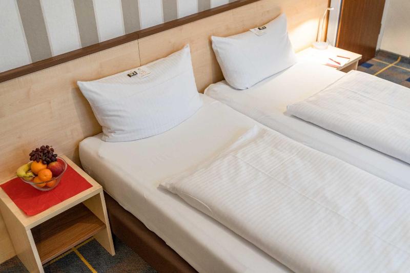 Easy Double Room image 4