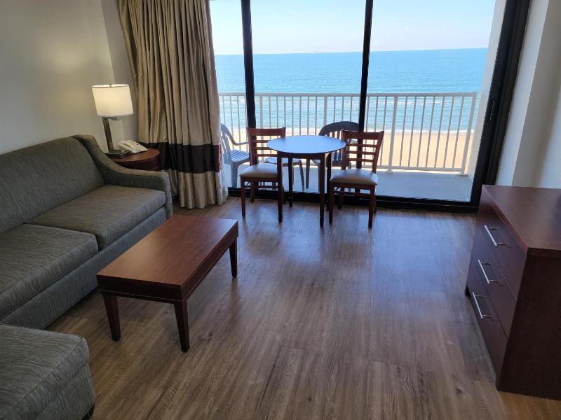 King Suite Ocean Front - Non-Smoking image 3