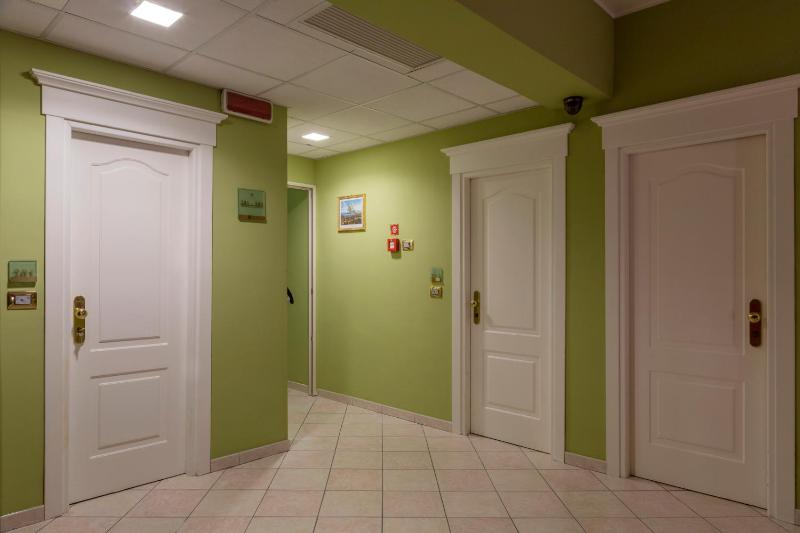 Standard Family Room image 2