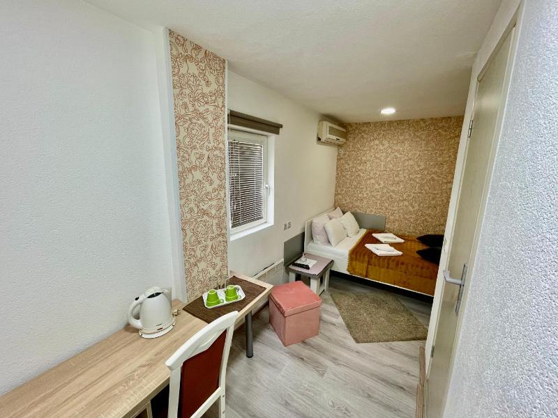 Small Double Room image 1