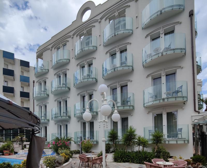 Standard Double or Twin Room with Balcony image 3