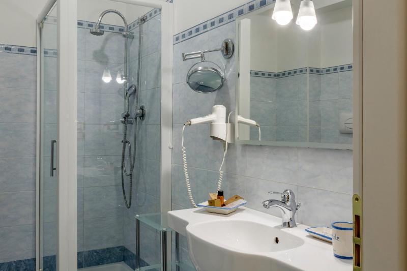 Standard Single Room image 4