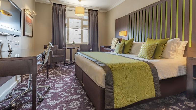 Classic Double Room image 3