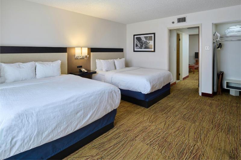 Doube Room with Two Double Beds and Roll-In Shower - Mobility/Hearing Accessible - Non-Smoking image 1
