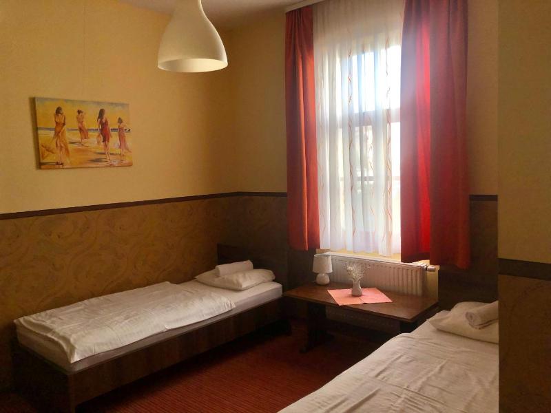 Deluxe Double or Twin Room image 1