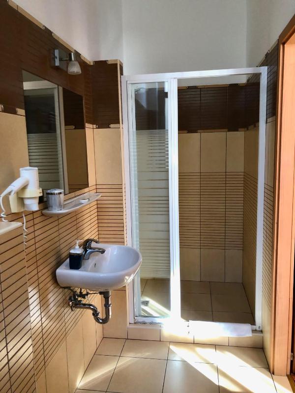 Single Room image 2
