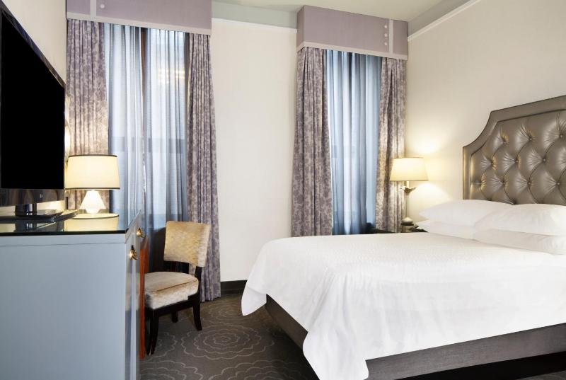 Deluxe Double Room - Disability Access image 4