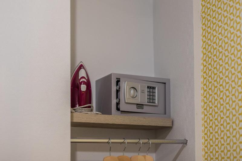 Two-Room Apartment image 3