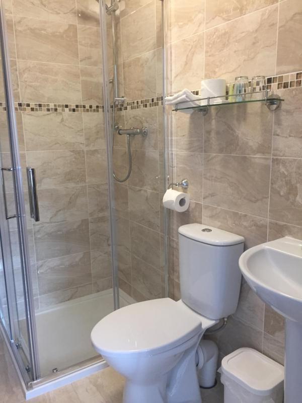 Triple Room with Shower image 3
