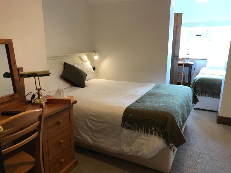 Triple Room with Shower image 4