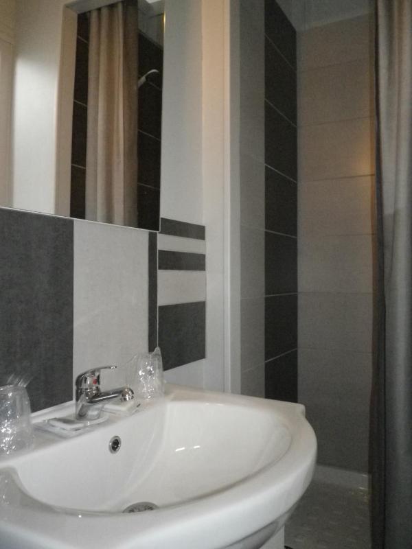 Double Room with Shared Toilet image 3